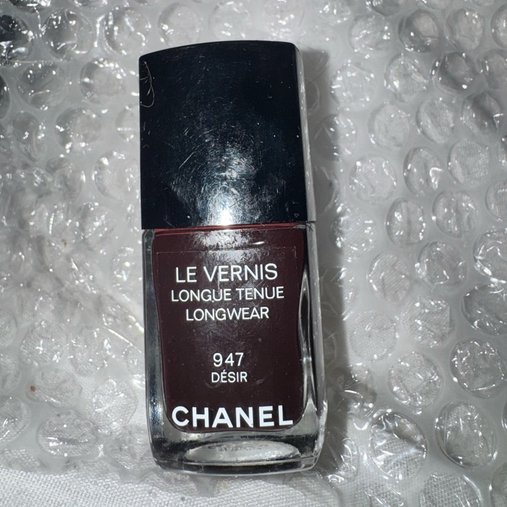 CHANEL Le Vernis Nail Polish 947 Desir